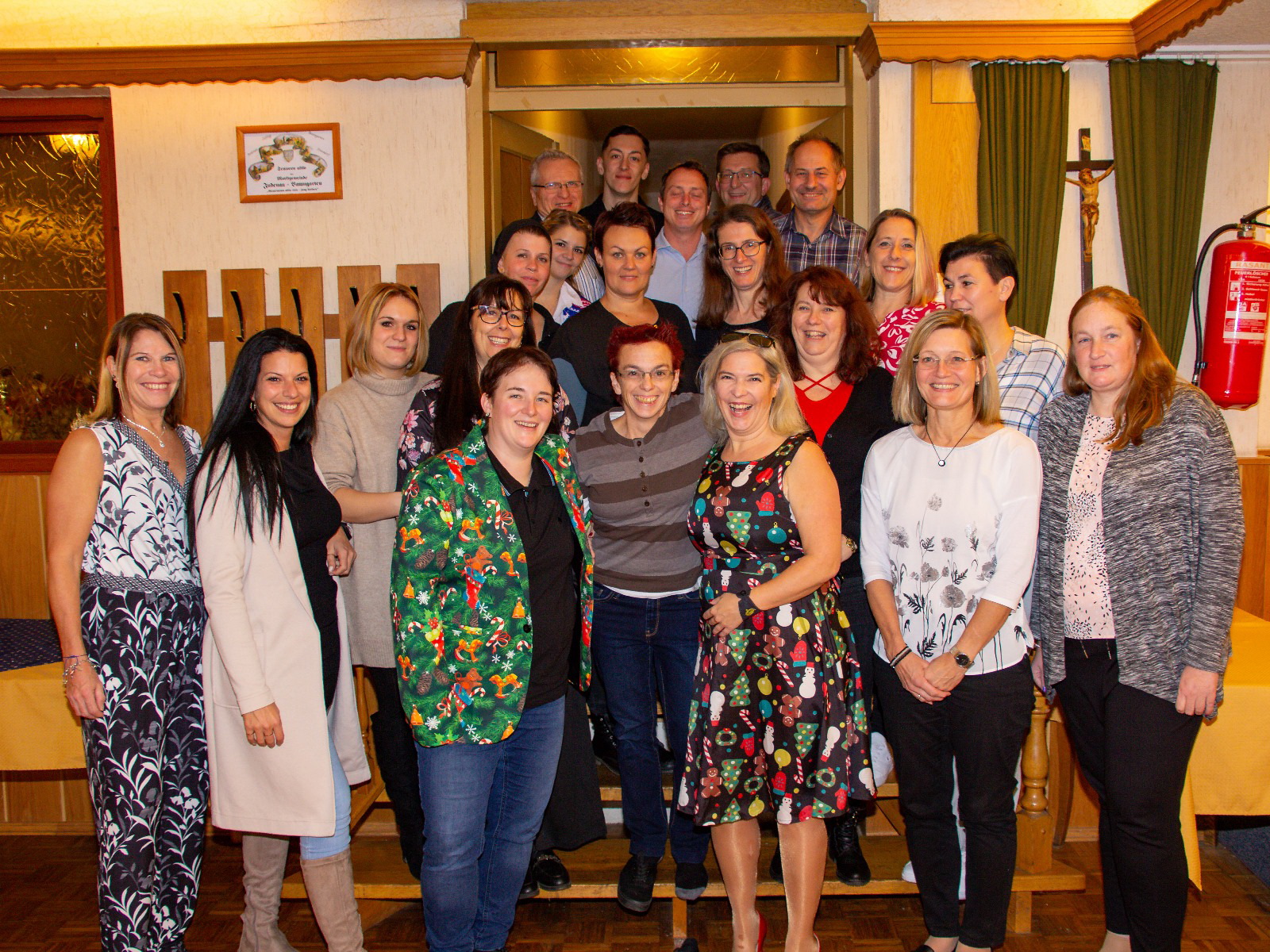 Gruppenfoto bei Weihnachtsfeier